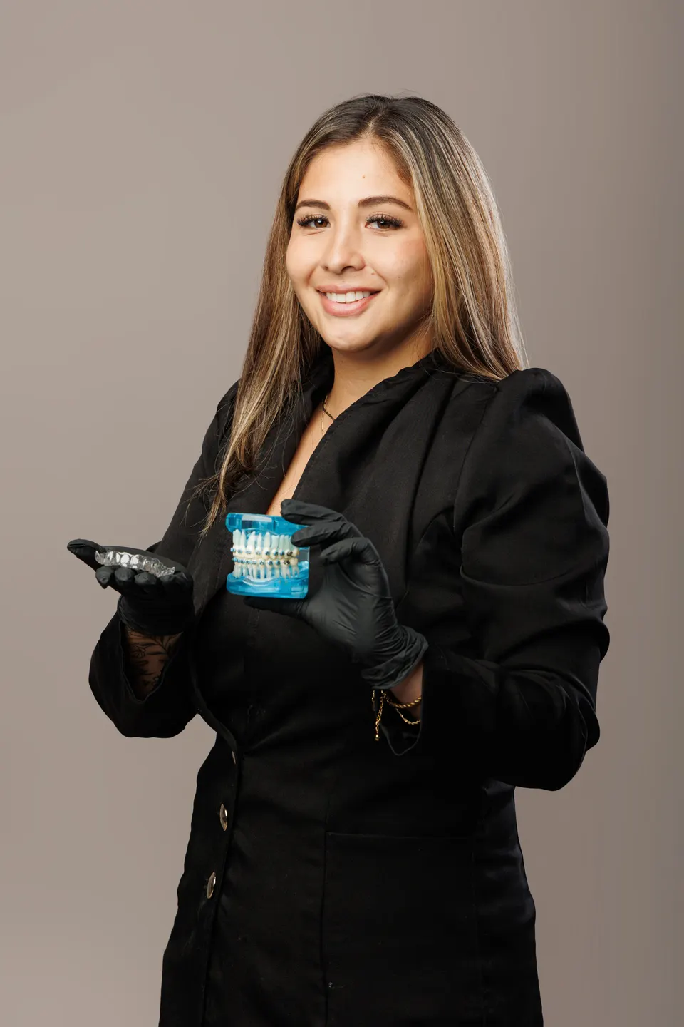 Dra. Lia Takada, cirurgiã-dentista da Odontovalle